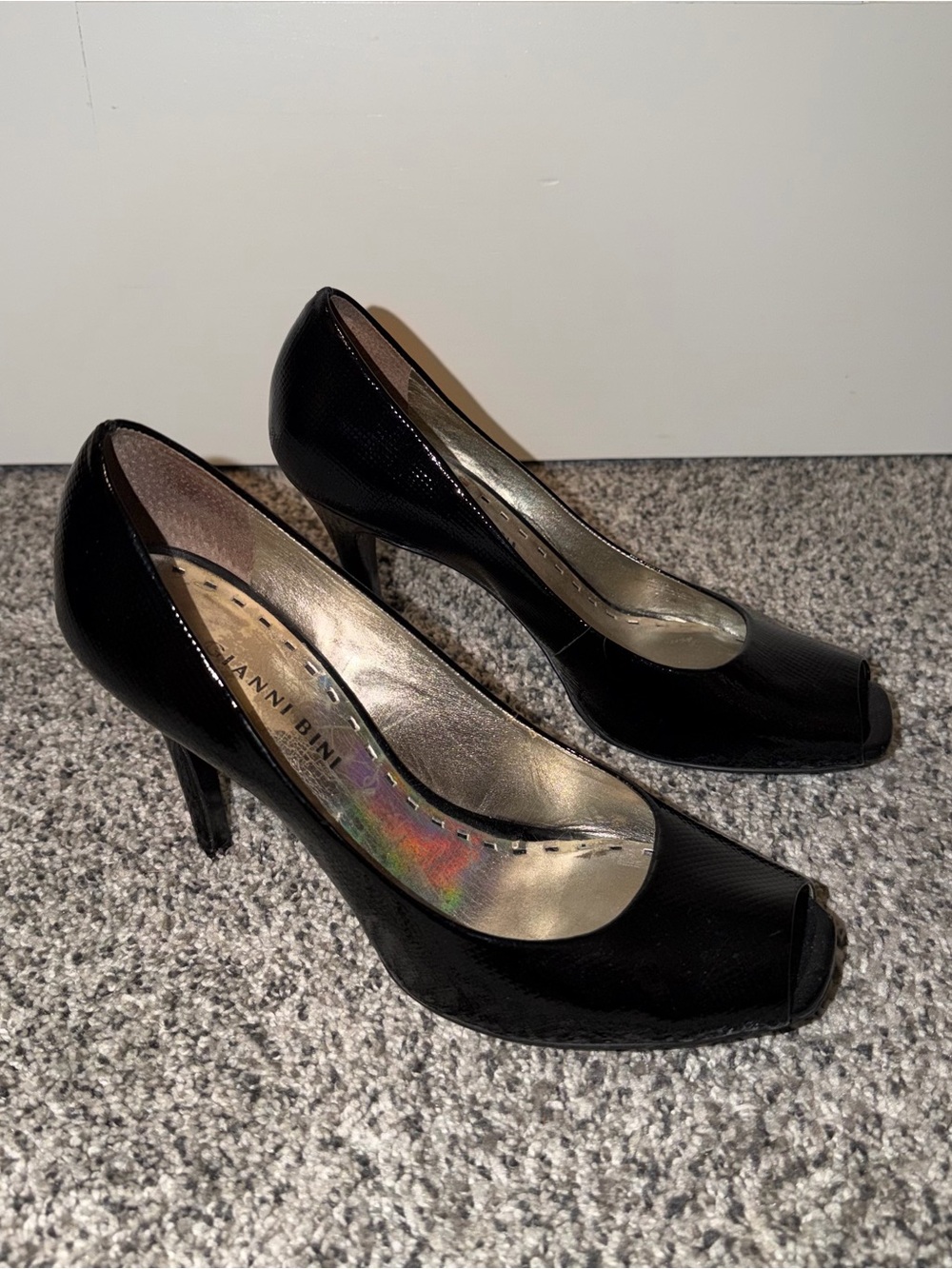 Gianni Bini black leather heels